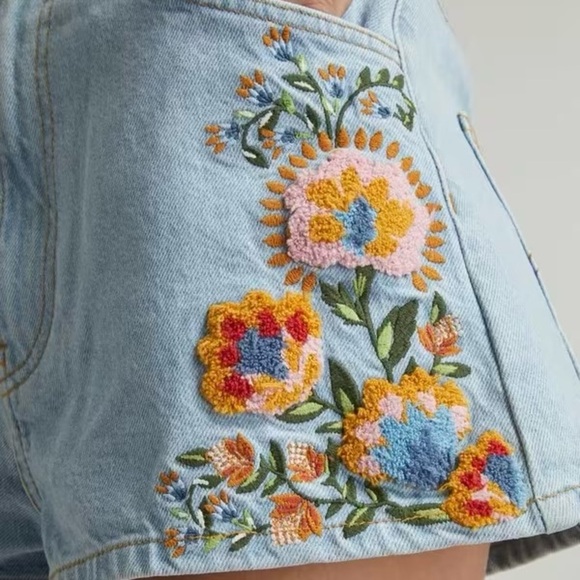 FARM RIO Summer Garden Embroidered Denim Shorts Size 31 - Picture 7 of 16